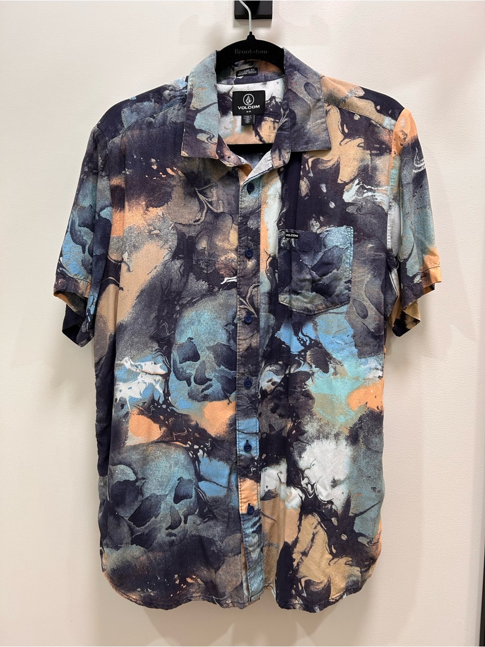 Volcom Classic Fit Button Down Shirt size medium
